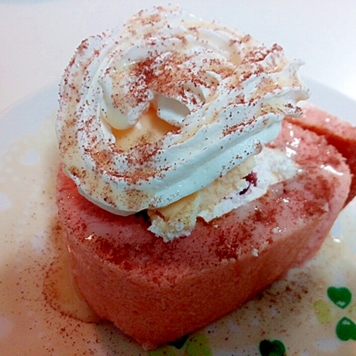 バニラアイスとホイップの苺ロールケーキ